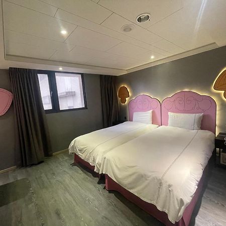Check Inn Taichung Wenxin Zhongqing Buitenkant foto