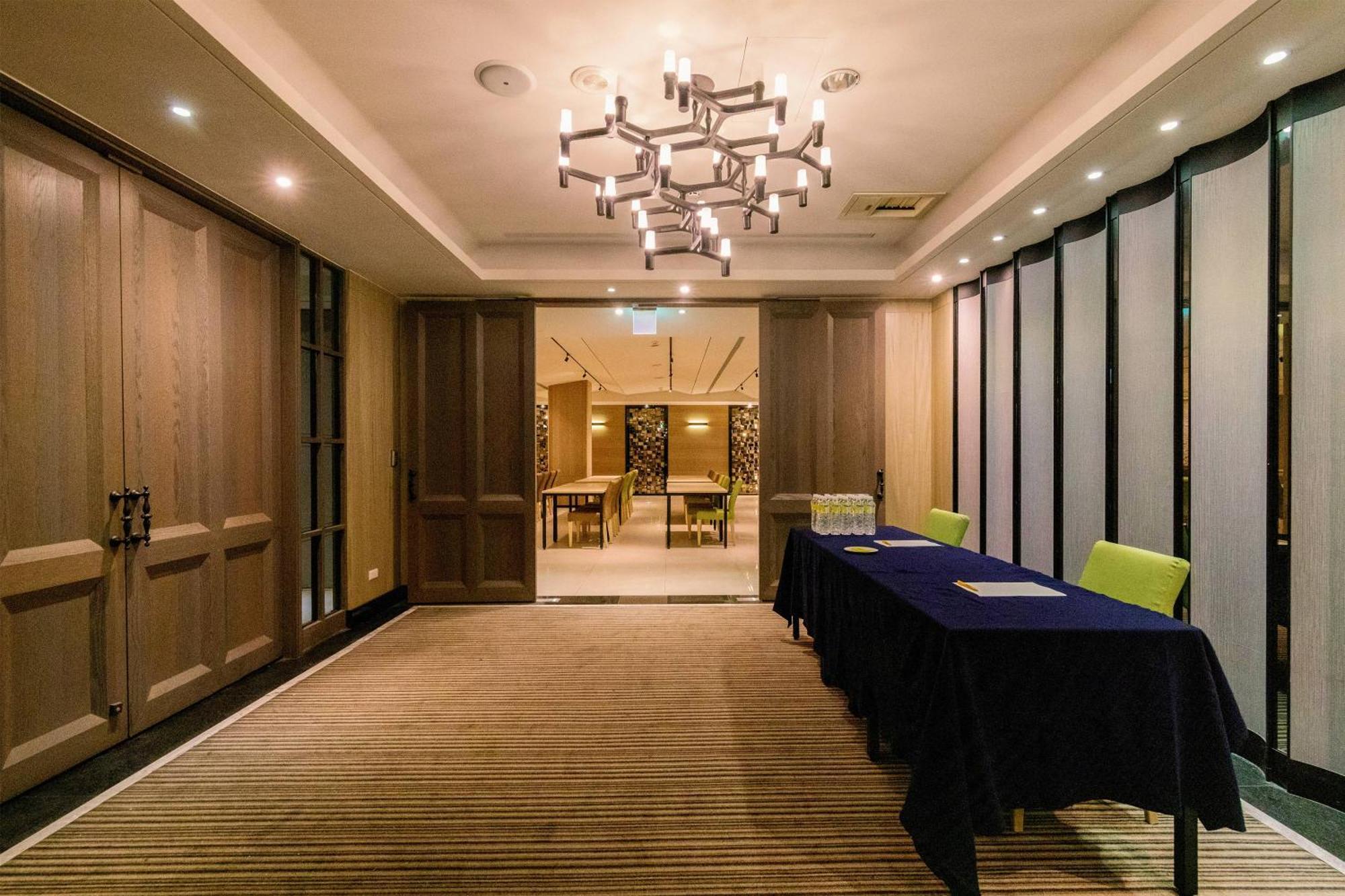 Check Inn Taichung Wenxin Zhongqing Buitenkant foto