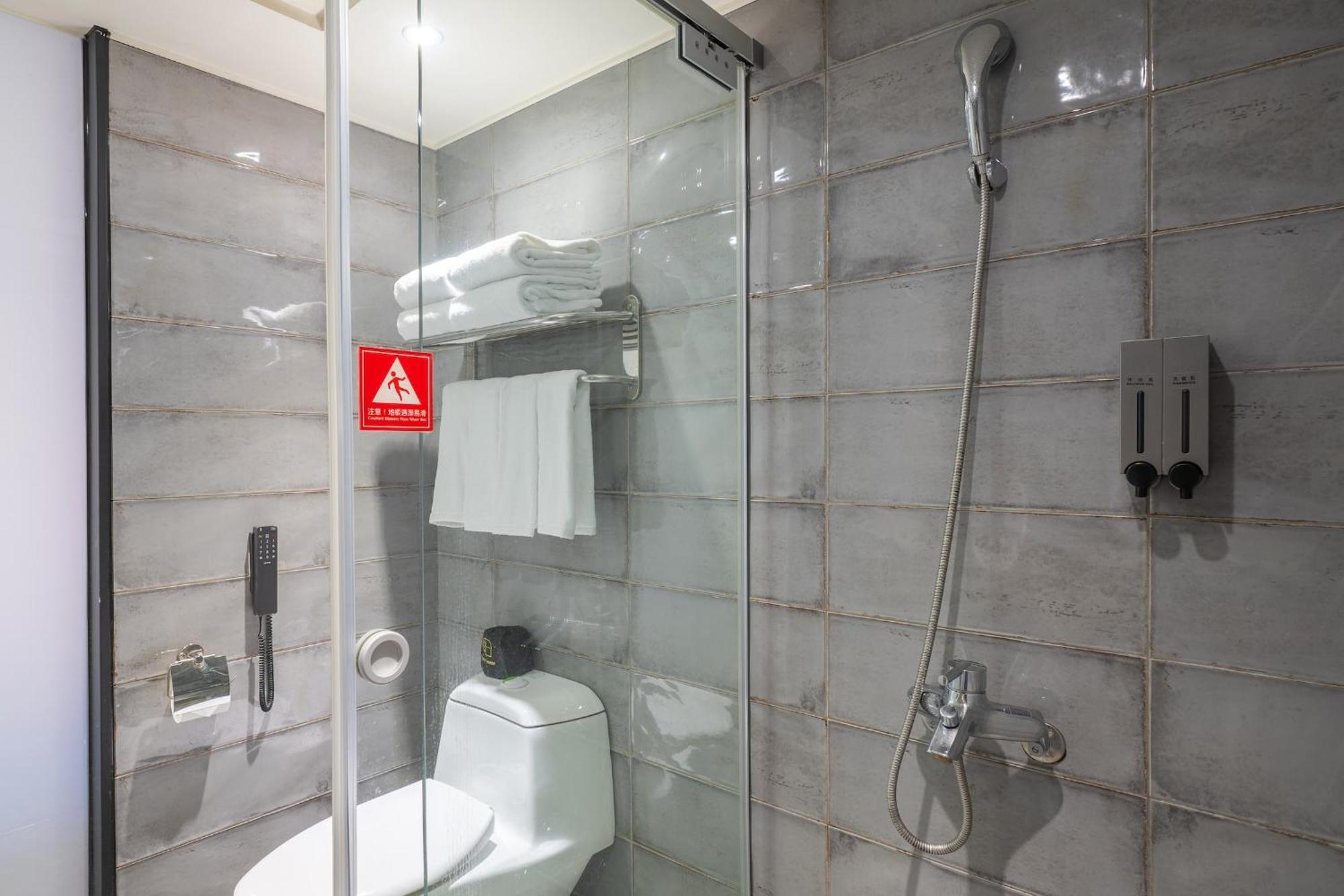 Check Inn Taichung Wenxin Zhongqing Buitenkant foto