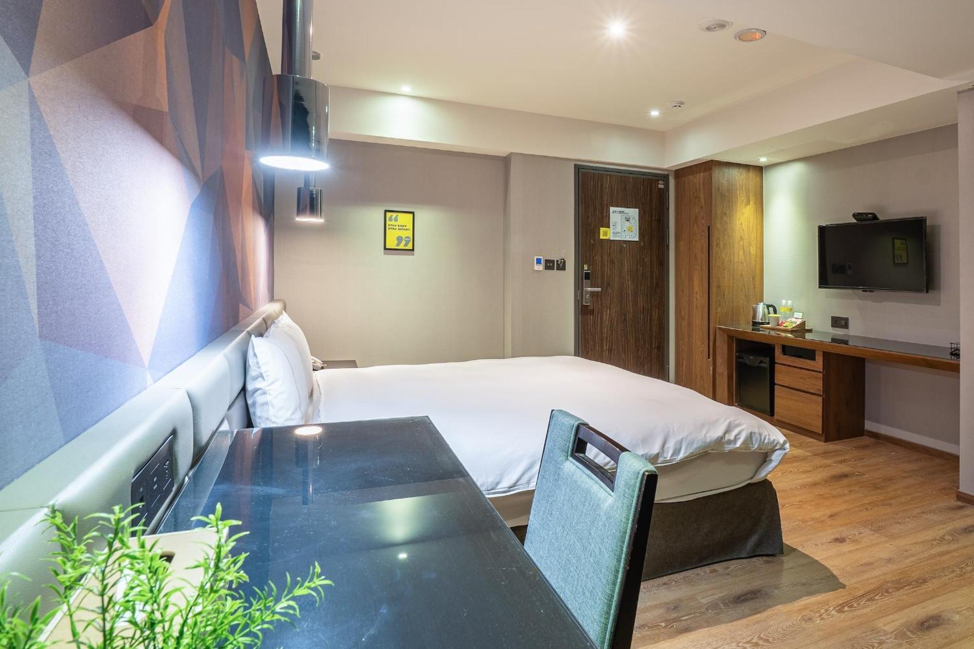 Check Inn Taichung Wenxin Zhongqing Buitenkant foto