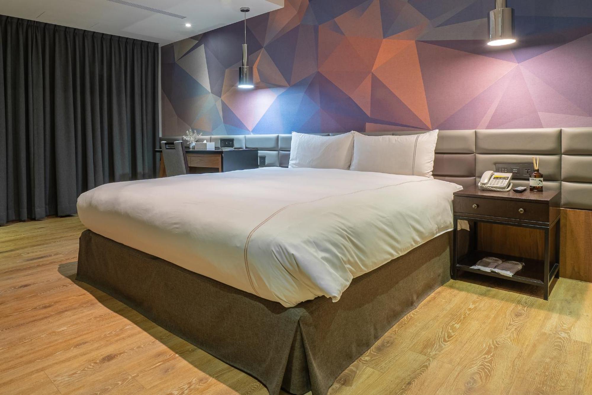 Check Inn Taichung Wenxin Zhongqing Buitenkant foto