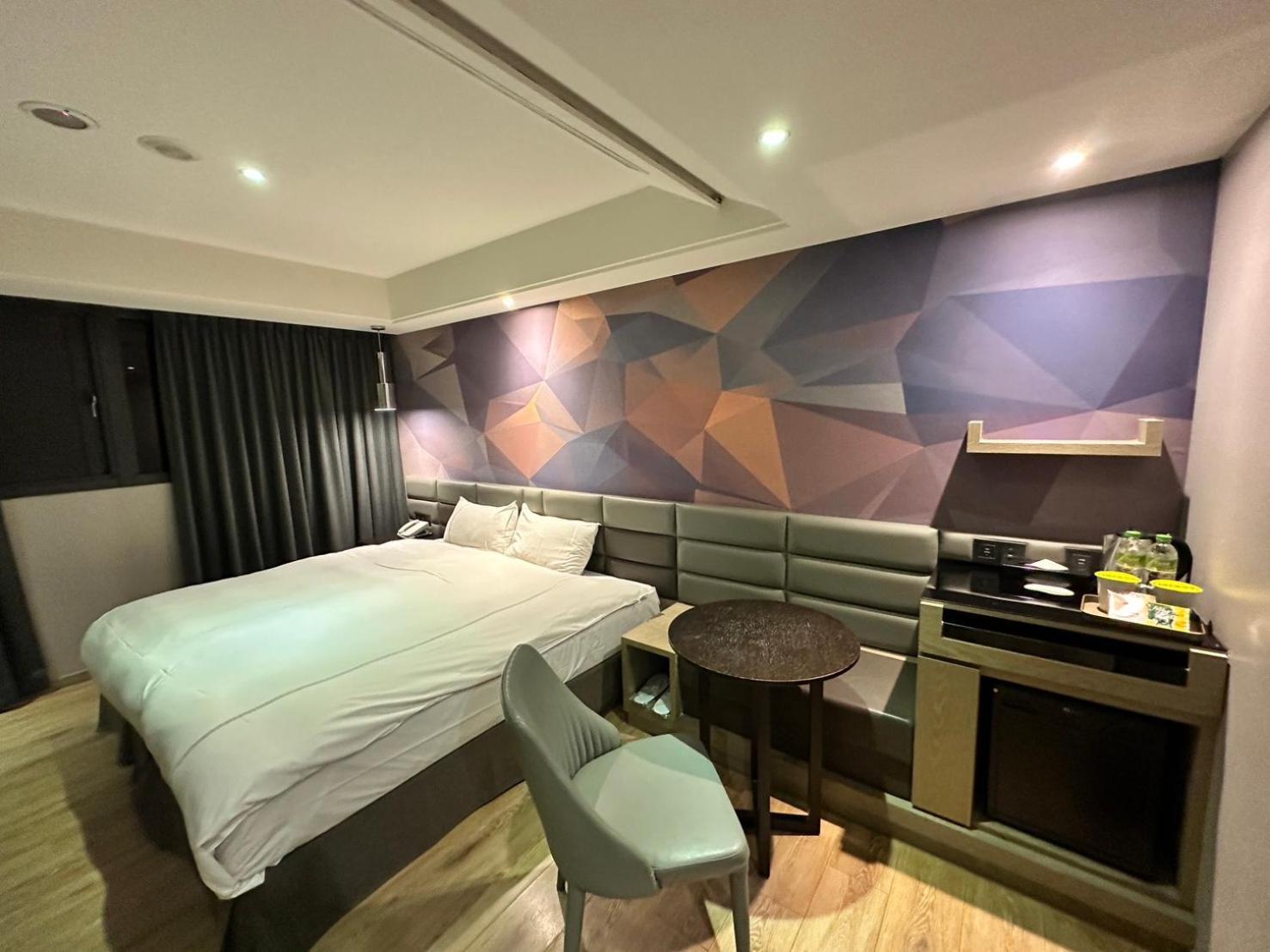 Check Inn Taichung Wenxin Zhongqing Buitenkant foto